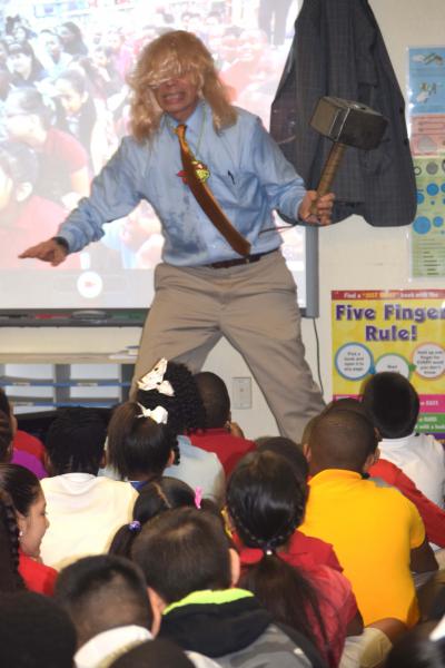  Craig O'Niell reading to students